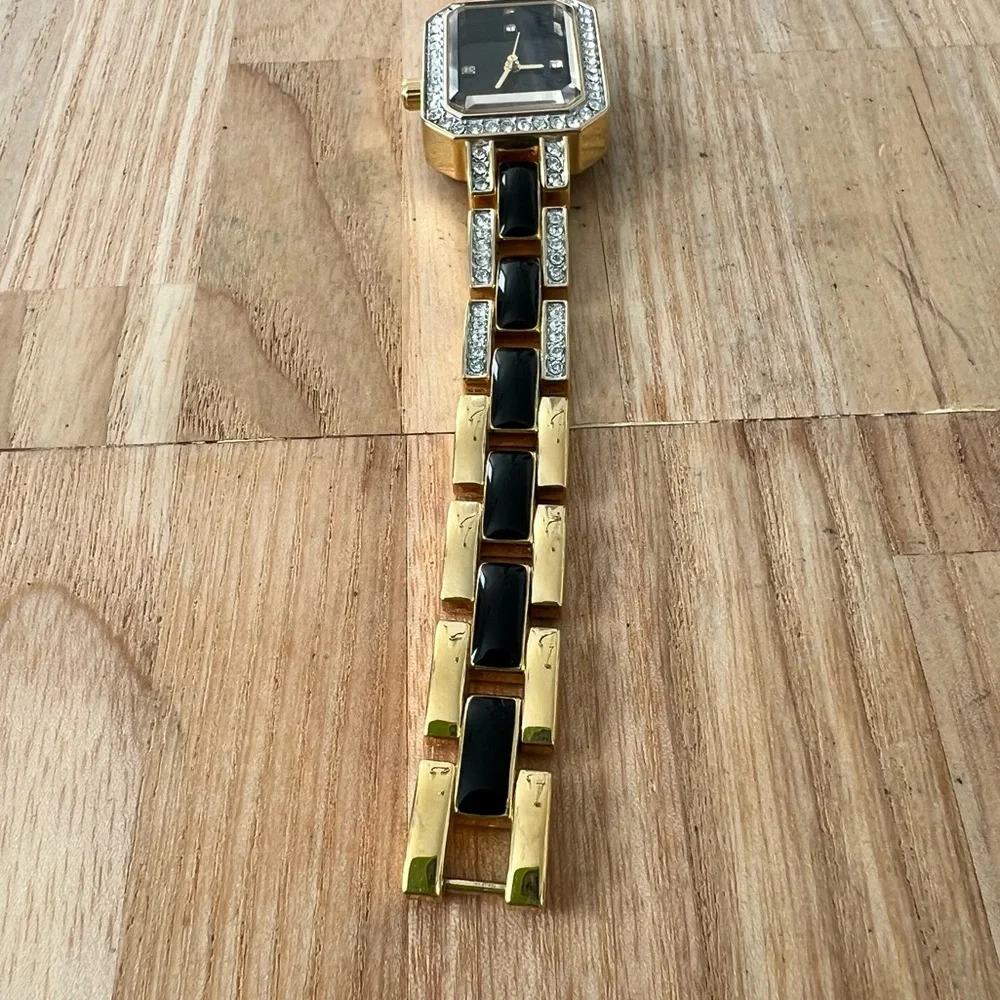 Elgin ladies octagonal black dial gold tone dress watch NEW BATTERY